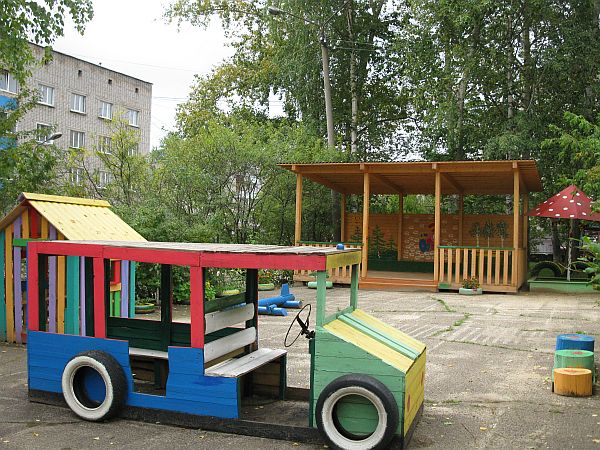 Машина в детском саду
