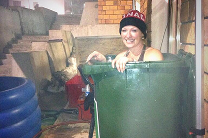 Олимпийская чемпионка приняла ванну в мусорном баке